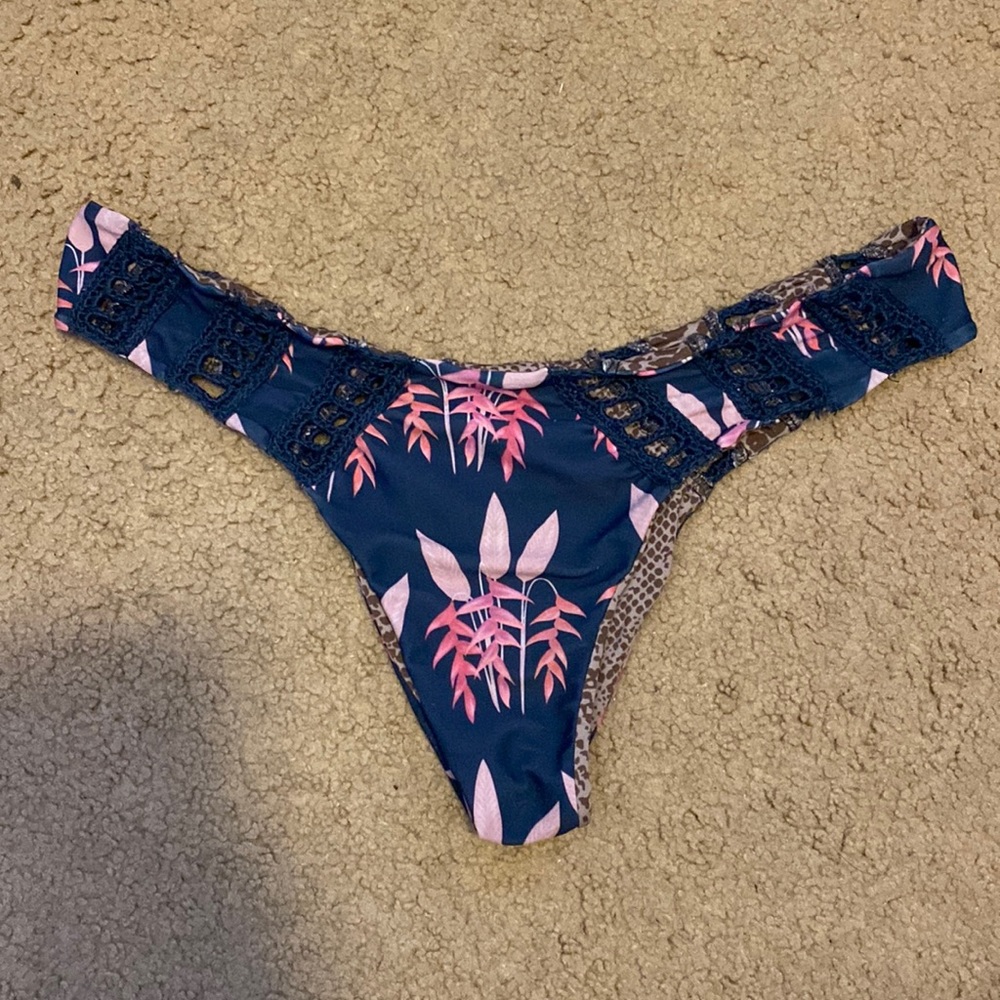 acacia bottoms